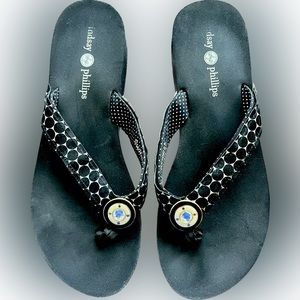 Lindsay Phillips Size 10 Black Switch Flops